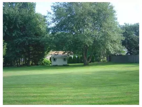 4 Sunny Dr, Westerly, RI 02891 photo 2