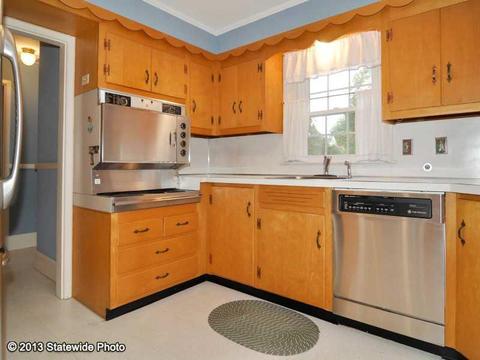 133 Myrtle Ave, Warwick, RI 02886 photo 4