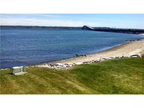 26 Riptide Dr, Saunderstown, RI 02874 photo 2