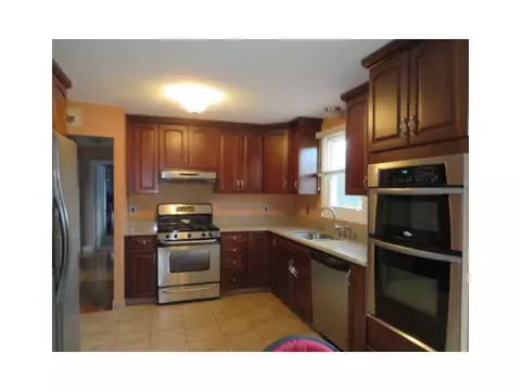 105 Brook Spring Dr, Warwick, RI 02889 photo 3