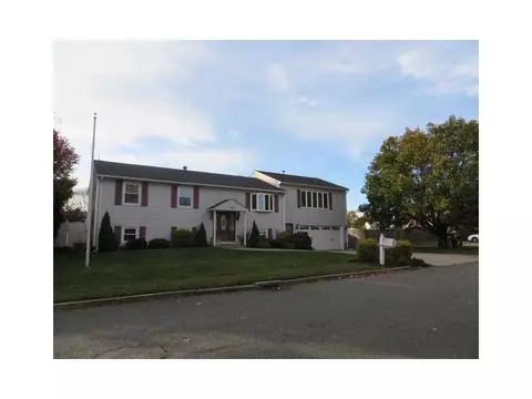 105 Brook Spring Dr, Warwick, RI 02889 photo 1