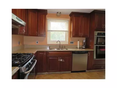 105 Brook Spring Dr, Warwick, RI 02889 photo 2