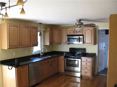 38 Fieldstone Rd, Warwick, RI 02886 photo 3