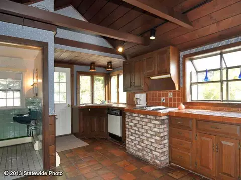 69 Freeman St, Warwick, RI 02886 photo 4
