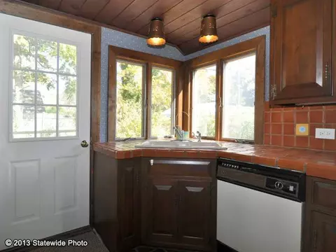 69 Freeman St, Warwick, RI 02886 photo 8