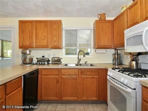 576 Commonwealth Ave, Warwick, RI 02886 photo 3