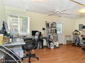 576 Commonwealth Ave, Warwick, RI 02886 photo 24