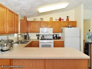 576 Commonwealth Ave, Warwick, RI 02886 photo 16