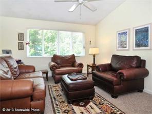 576 Commonwealth Ave, Warwick, RI 02886 photo 2