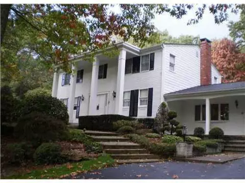 7 Downing Ln, Warwick, RI 02886 photo 1