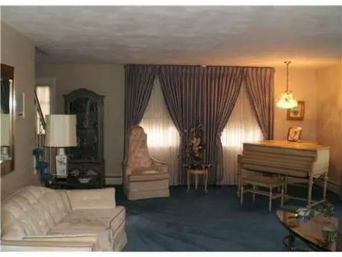 7 Downing Ln, Warwick, RI 02886 photo 10