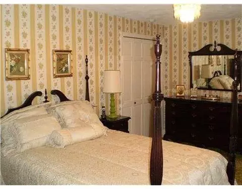 7 Downing Ln, Warwick, RI 02886 photo 13