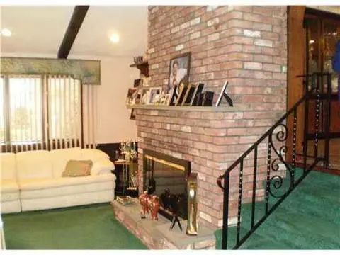 7 Downing Ln, Warwick, RI 02886 photo 8