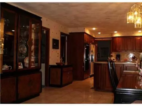 7 Downing Ln, Warwick, RI 02886 photo 3