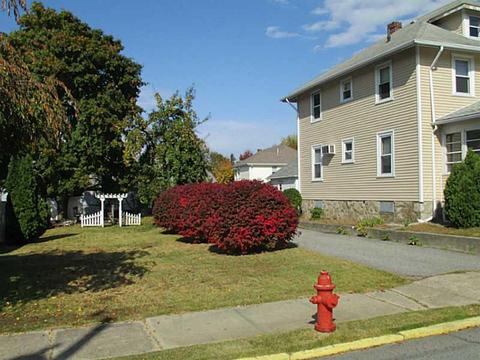 84 Warwick St, Woonsocket, RI 02895 photo 2
