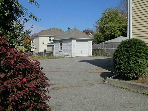 84 Warwick St, Woonsocket, RI 02895 photo 3