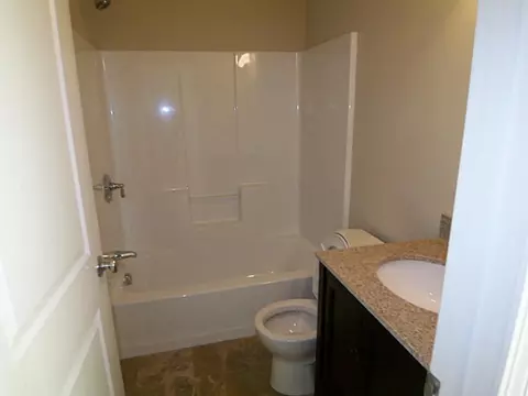 40 Pond View Dr, Warwick, RI 02886 photo 9