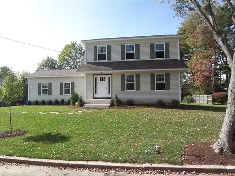 40 Pond View Dr, Warwick, RI 02886 photo 1