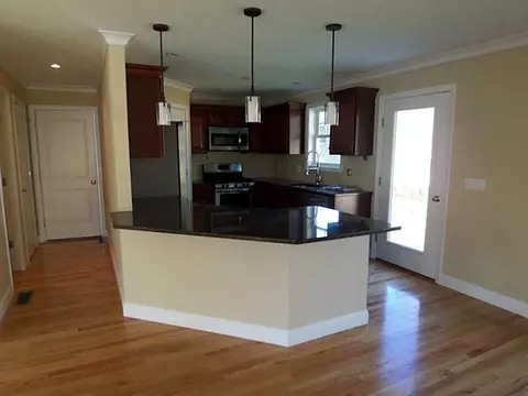 40 Pond View Dr, Warwick, RI 02886 photo 3