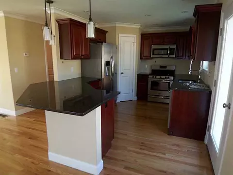 40 Pond View Dr, Warwick, RI 02886 photo 4