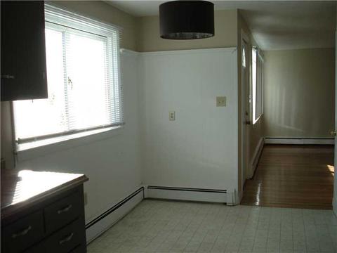 136 Damon Ave, Warwick, RI 02886 photo 4