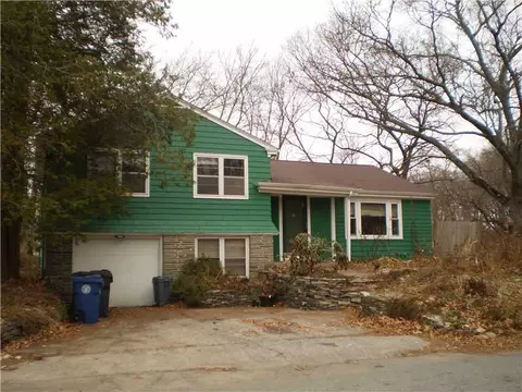 5 Dawson Ave, Warwick, RI 02888 photo 2