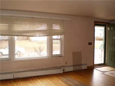 5 Dawson Ave, Warwick, RI 02888 photo 4