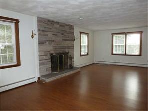 8 Maple Rd, Warren, RI 02885 photo 4