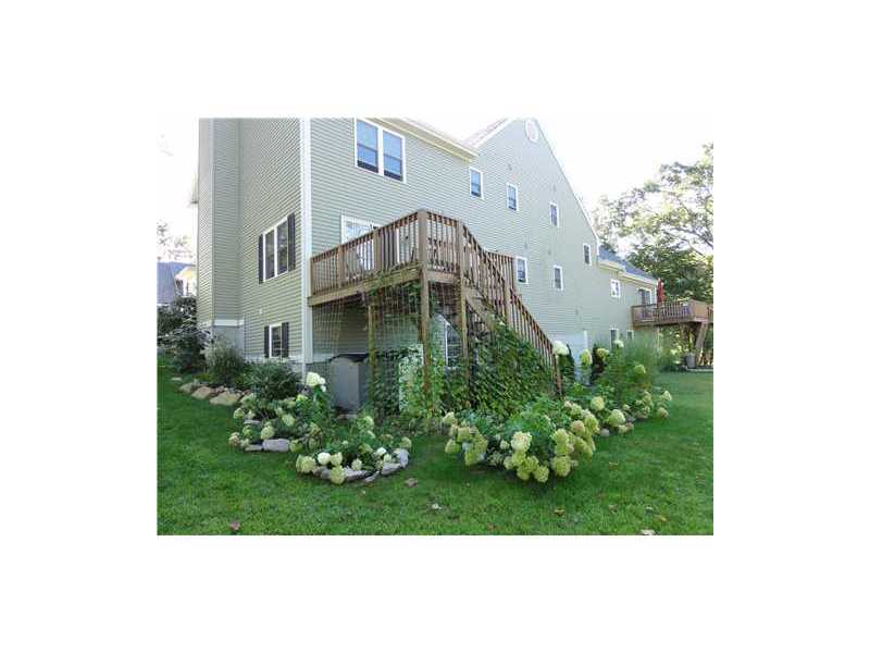 8 Crestview Dr, Westerly, RI 02891 photo 2