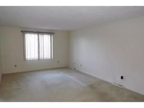 7 Shadow Brook Ln #E, Smithfield, RI 02917 photo 4