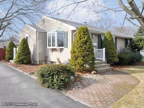 85 Montgomery St, Warwick, RI 02886 photo 17