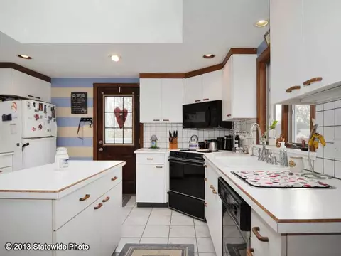 85 Montgomery St, Warwick, RI 02886 photo 6
