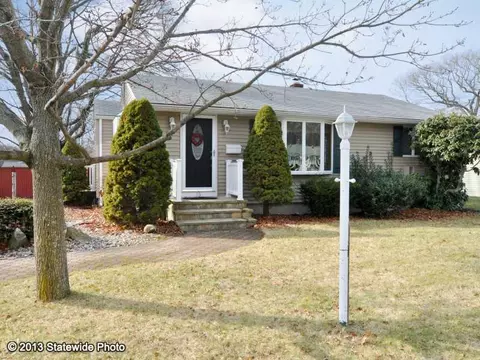 85 Montgomery St, Warwick, RI 02886 photo 1
