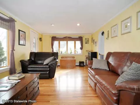 85 Montgomery St, Warwick, RI 02886 photo 2