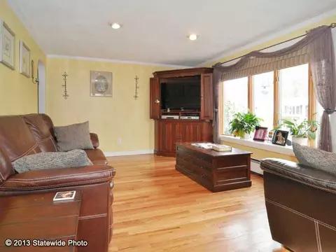 85 Montgomery St, Warwick, RI 02886 photo 4