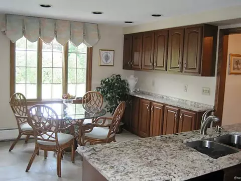 69 Apple Tree Ln, Warwick, RI 02888 photo 11