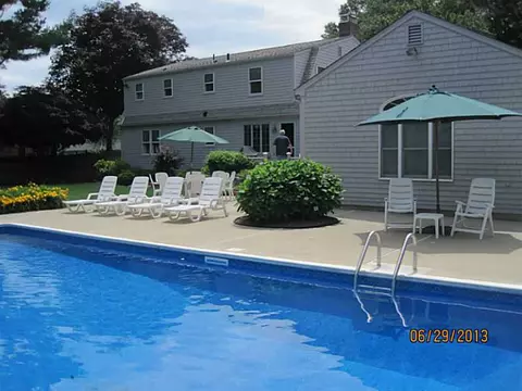 69 Apple Tree Ln, Warwick, RI 02888 photo 5