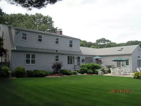 69 Apple Tree Ln, Warwick, RI 02888 photo 3
