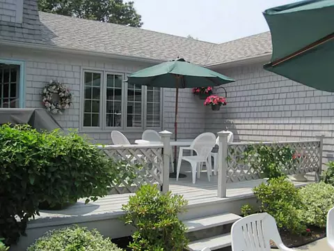69 Apple Tree Ln, Warwick, RI 02888 photo 4