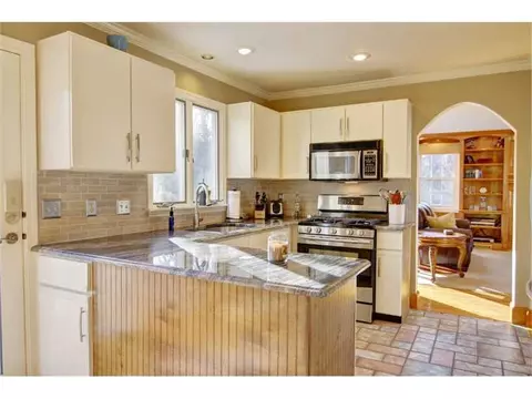 107 Ledgewood Ln, Woonsocket, RI 02895 photo 7