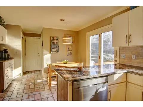 107 Ledgewood Ln, Woonsocket, RI 02895 photo 8