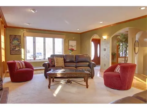 107 Ledgewood Ln, Woonsocket, RI 02895 photo 5