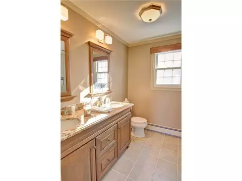 107 Ledgewood Ln, Woonsocket, RI 02895 photo 15