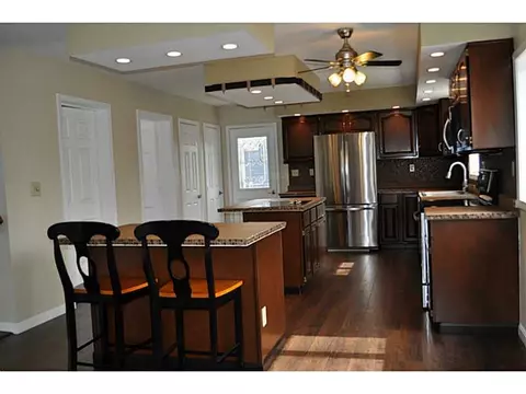 200 Potters Ave, Warwick, RI 02886 photo 6