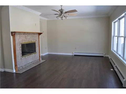 200 Potters Ave, Warwick, RI 02886 photo 4