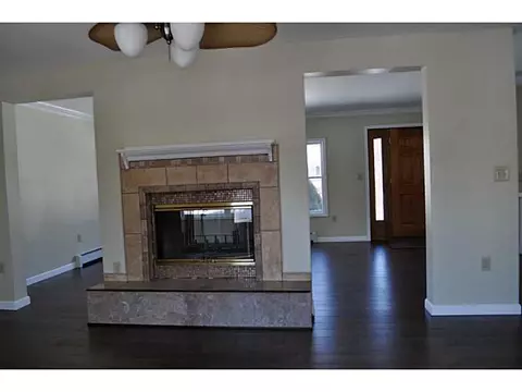 200 Potters Ave, Warwick, RI 02886 photo 17