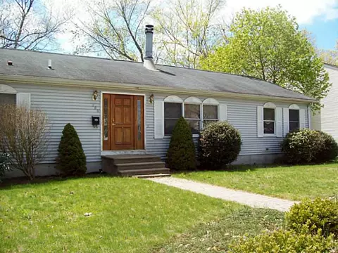 200 Potters Ave, Warwick, RI 02886 photo 1