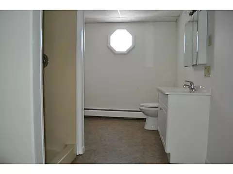 200 Potters Ave, Warwick, RI 02886 photo 15
