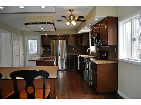 200 Potters Ave, Warwick, RI 02886 photo 5