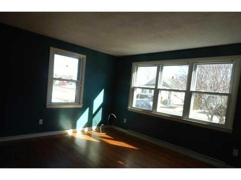 361 Samuel Gorton Ave, Warwick, RI 02889 photo 8